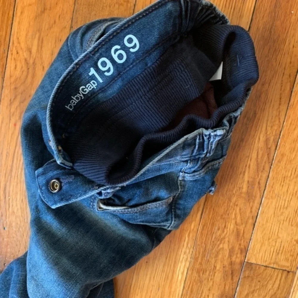 𝅺GAP- Baby pull on fleece inside jeans- Size 12-18m